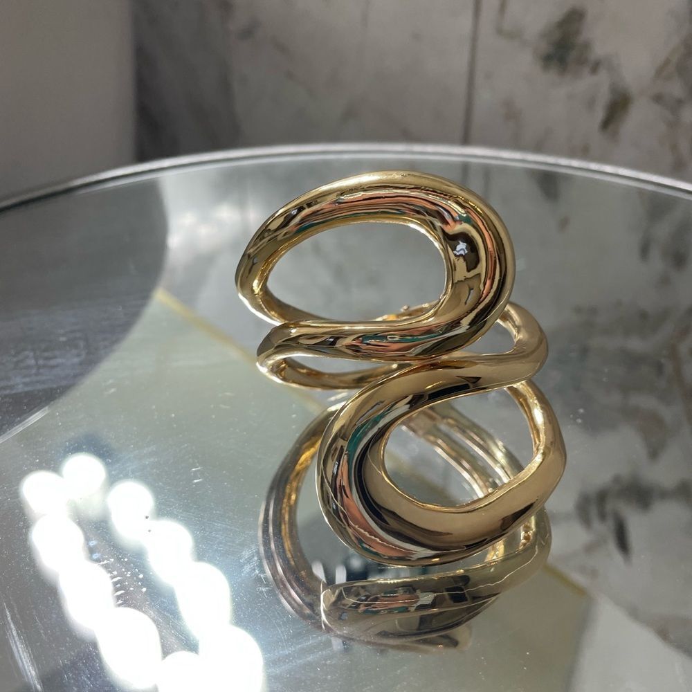 Gold statement bangle - Picture 4 of 5